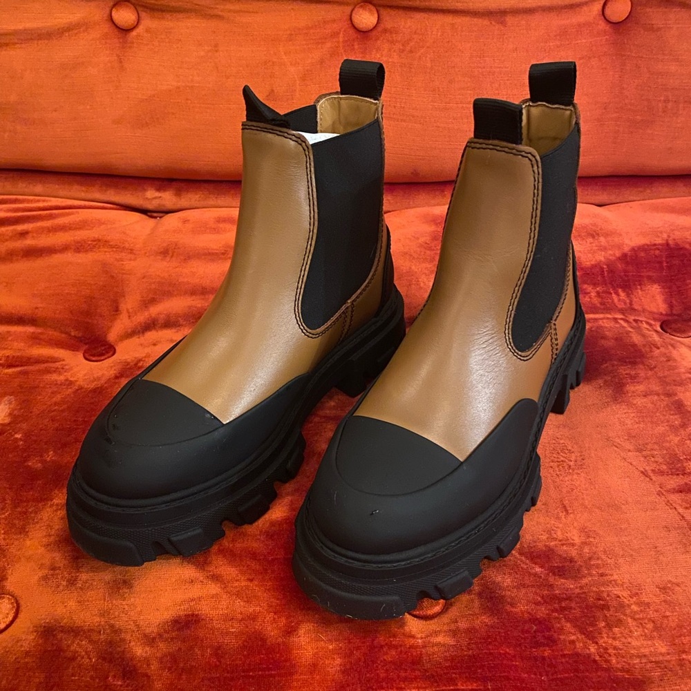 GANNI “BRAND NEW” Stylish Boots Size 8